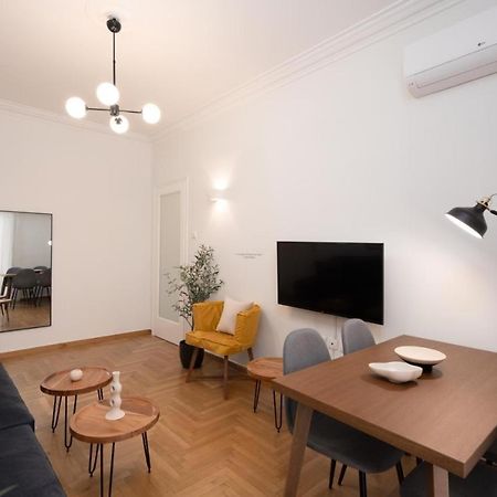 Vibrant Urban Getaway: Charming 2-Bedroom Near Bars, Parks, And Metro Atenas Exterior foto